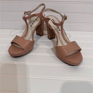 Anne Klein BRAND NEW Tan T-Strap Heels Sz 7 .5M